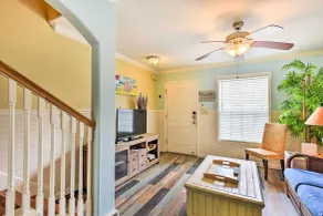 Near Port Aransas Beach: Condo w/ Pool Access - Intérieur