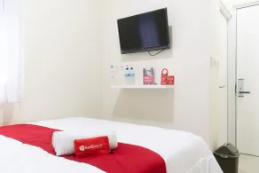RedDoorz @ Garden Boulevard Citra Raya Tangerang - Room