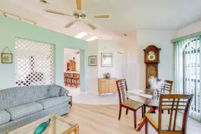 2 Mi to Water: Sebastian Home w/ Pool! - Innenbereich
