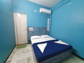 SM MANSION near Harbour & High court - Room