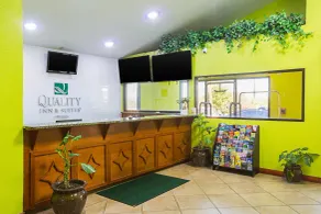 Quality Inn & Suites near Six Flags East - Vestíbulo