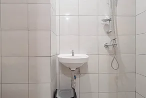 White Style Studio (No Kitchen) Apartment Bandaraya - Tallasa City Makassar - Badeværelse