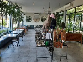 Lovinalife Room & Cafe - Restaurant