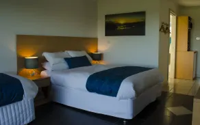 Island Breeze Motel - Room