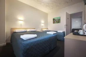 Kiwi International Hotel - Room