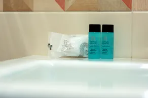 Rocciola Home - Bathroom