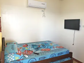 Queen of Isle Restaurant and Cottages - Room