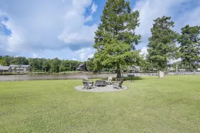 Riverfront Family Retreat w/ Yard in Saint Amant - Interiør