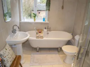 17 Riverside - Bathroom