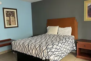Blue Way Inn & Suites Wichita East - Værelse