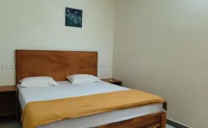 Laya Crest - Room