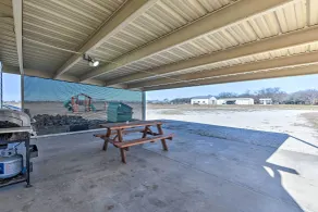 8 Mi to White Rock Lake: Spacious Krum Home - Innvendig