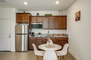 1BR Guest House w/ Private Entrance and Laundry - Interni