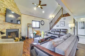 Private Hot Tub & Game Room: Pocono Family Cabin! - Interiör