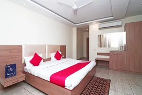 OYO 4477 City Square Hotel - Chambre