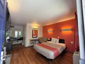 Super 8 by Wyndham Walnut Creek - Camera