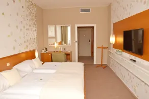 Avanti Hotel - Room