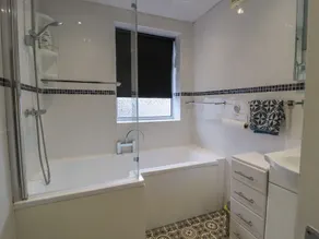 19 Slinger Road - Bathroom