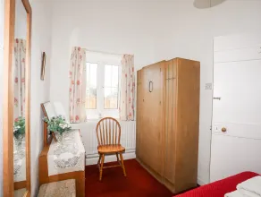 Ty Hir - Room