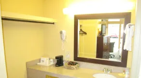 Days Inn by Wyndham Brunswick/St. Simons Area - Chambre