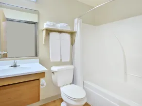 WoodSpring Suites Indianapolis Castleton - Badrum