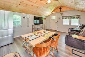 14 Mi to Kentucky Horse Park: Creekside Cabin - Interiør