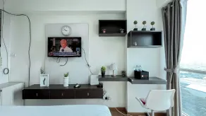 Neat Studio Room At Tifolia Apartment - Rum