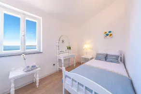 Villa Skalinada - Pool, Sea View & Private Path to Beach I Baška Voda - Værelse