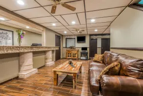 Super 8 by Wyndham Kimball - Lobby