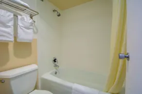 Super 8 by Wyndham Meadowlands - Salle de bain