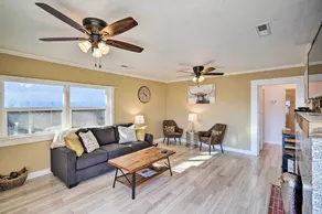 Waterfront Cottage w/ Private Pool & Lake View! - Interiör