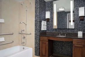 Homewood Suites by Hilton Omaha Downtown - Baño