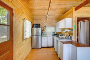 Waterfront Berkshires Studio w/ Dock on Goose Pond - Interiør