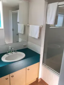 Goldy Studio Apartment at Aruba Broadbeach - Bathroom
