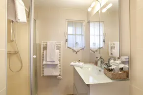 Auberge du Bon Laboureur Chenonceaux - Bathroom