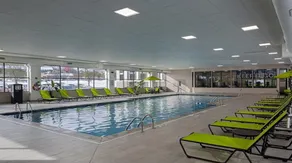 Holiday Inn Cleveland - South Independence by IHG - Piscine