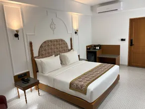 Haldi Kumkum Resort - Zimmer