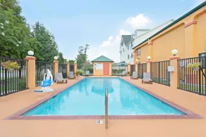 Super 8 by Wyndham Covington - Basseng