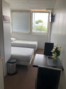 PARIS par trains, AREA, Studios avec salle de bain et kitchenette Privées, OU, chambres avec salles bain et cuisines communes - Værelse