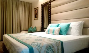 Deventure Sarovar Portico Kapashera, New Delhi - Room