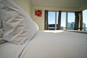 Central City Suites with Free Parking - Zimmer