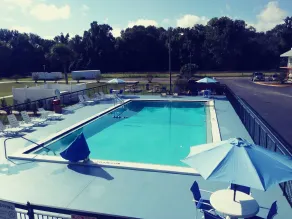 Days Inn by Wyndham Wildwood I-75 - Piscine