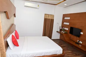 Sri Shivam Hotel - Room