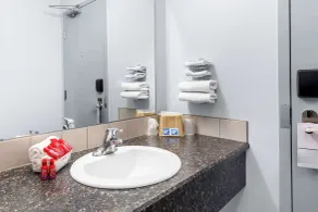 SureStay Studio by Best Western Hardisty - Bathroom