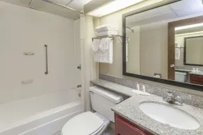 Baymont by Wyndham Michigan City - Salle de bain