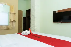 RedDoorz near Alun Alun Madiun - Chambre