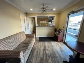 Budget Inn - Lobby