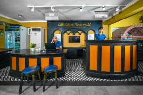 Little Charm Hanoi Hostel and Homestay - Rezeption