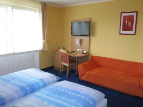 Hotel zur Burg Nürburg Large car park - Room