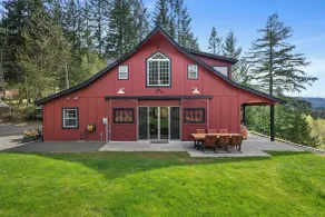 Skiing Or Hiking: Perfect Location! - Interior